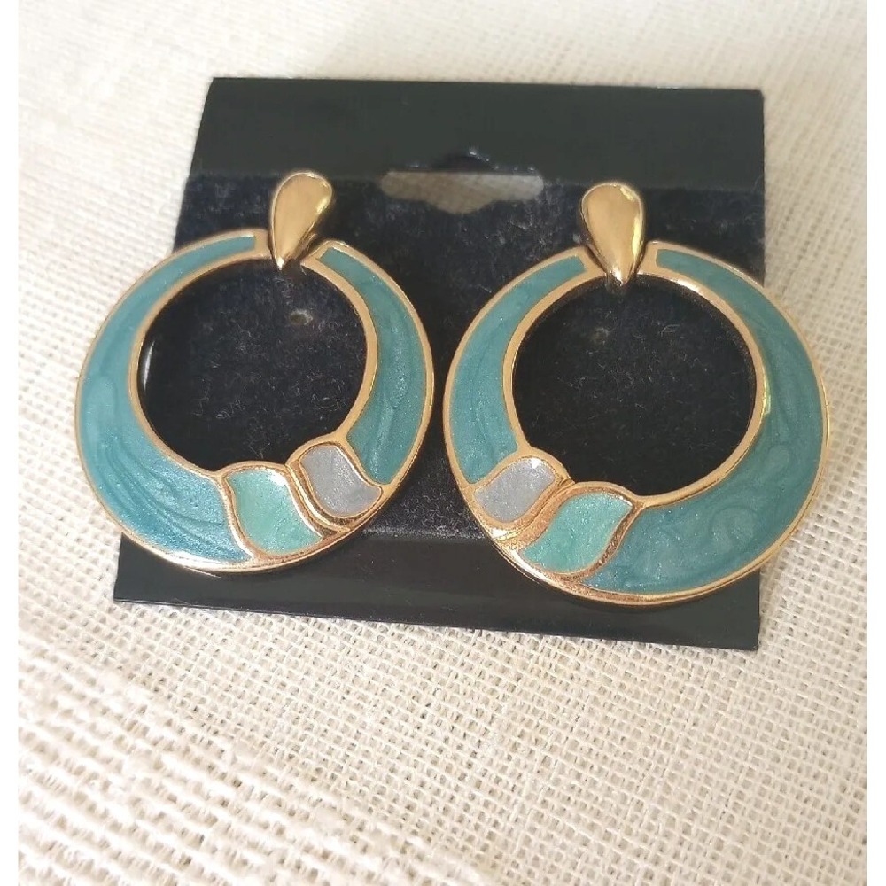 VTG Trifari Gold Tone W/ Sea Green Enamel Post Earrings NEW/On Original Card